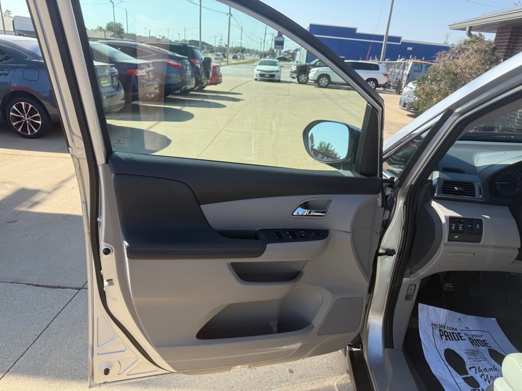 2015 Honda Odyssey Image 8