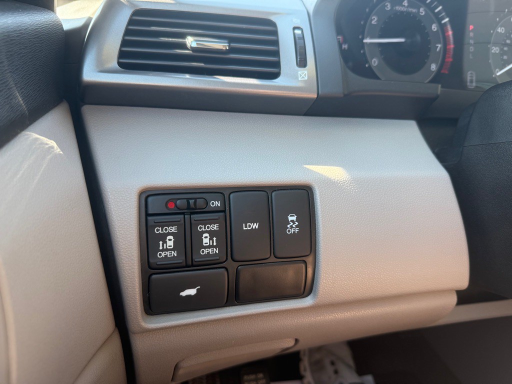 2015 Honda Odyssey Image 19