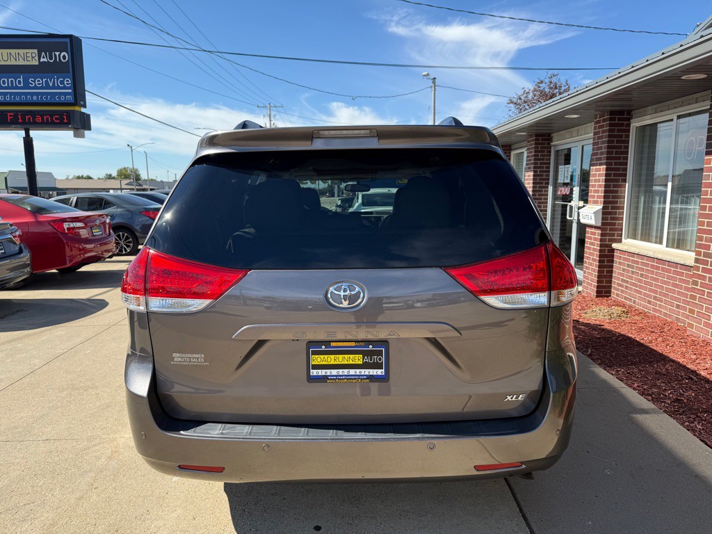 2012 Toyota Sienna Image 6