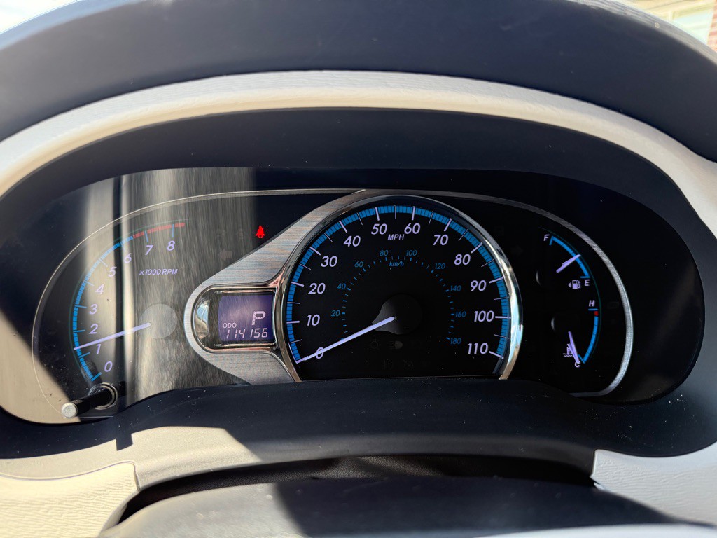 2012 Toyota Sienna Image 11