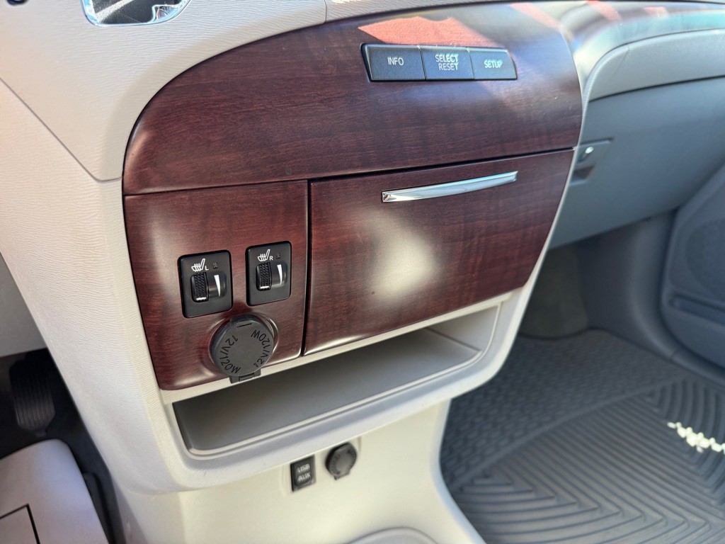 2012 Toyota Sienna Image 15