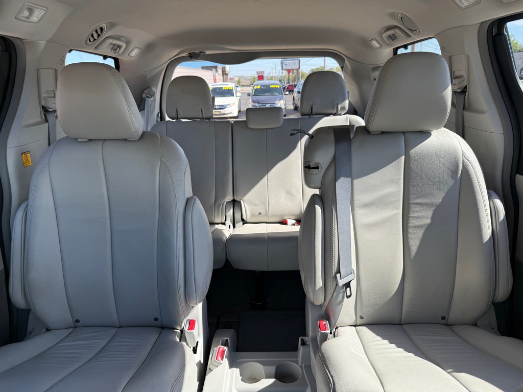 2012 Toyota Sienna Image 20