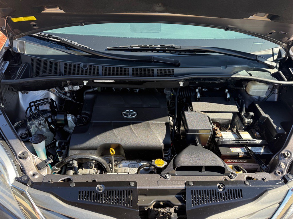 2012 Toyota Sienna Image 28