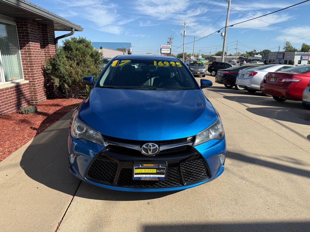 2017 Toyota Camry Image 2