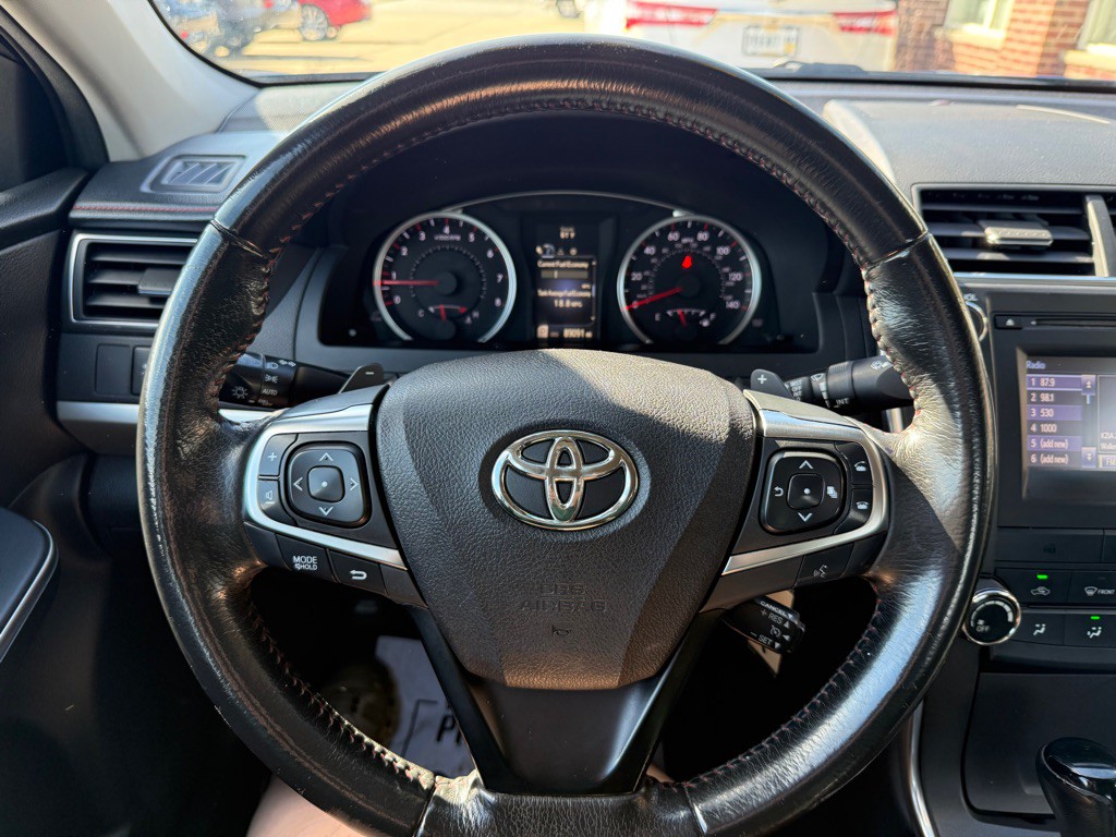 2017 Toyota Camry Image 10