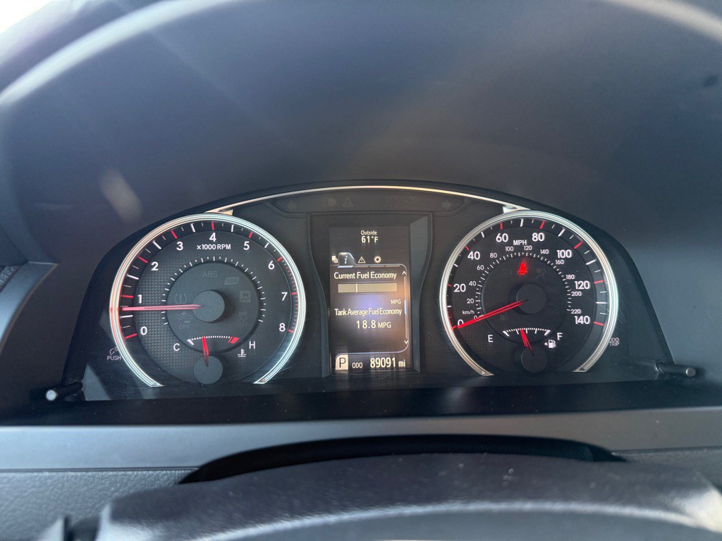 2017 Toyota Camry Image 11