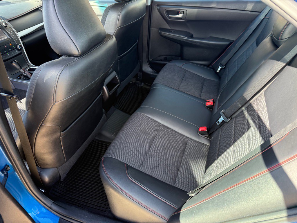 2017 Toyota Camry Image 16