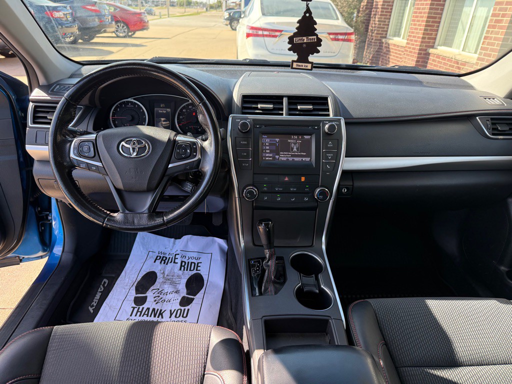 2017 Toyota Camry Image 17