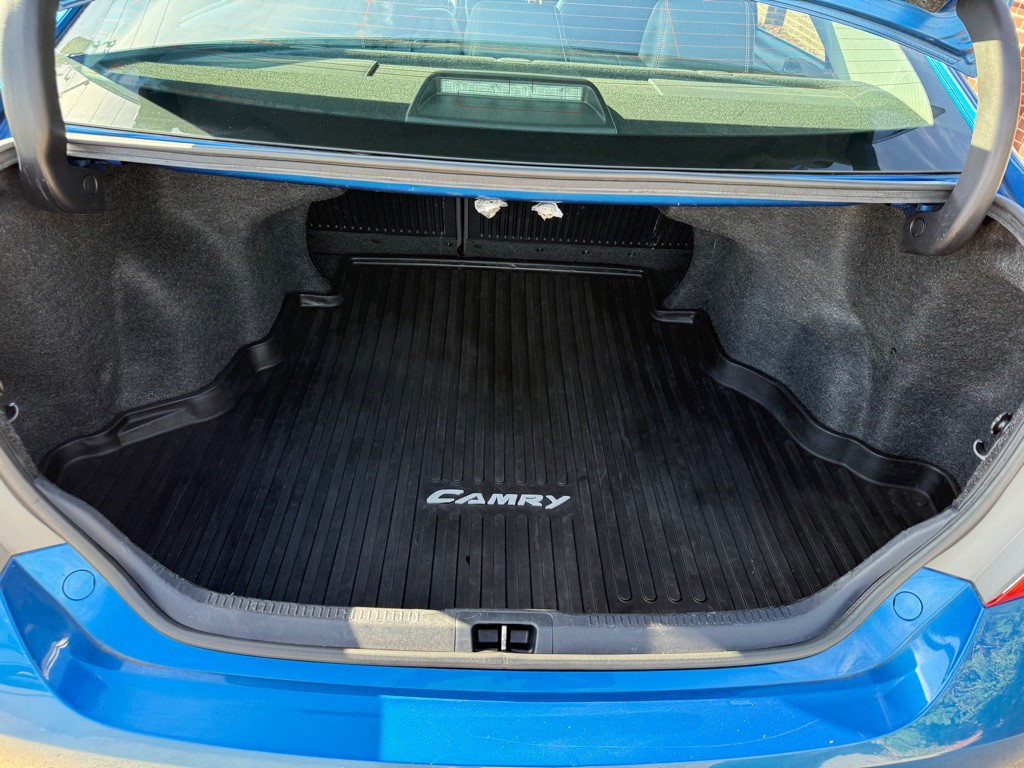 2017 Toyota Camry Image 18
