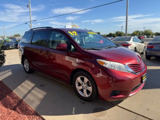 Image for 2017 Toyota Sienna LE ID: 6919257