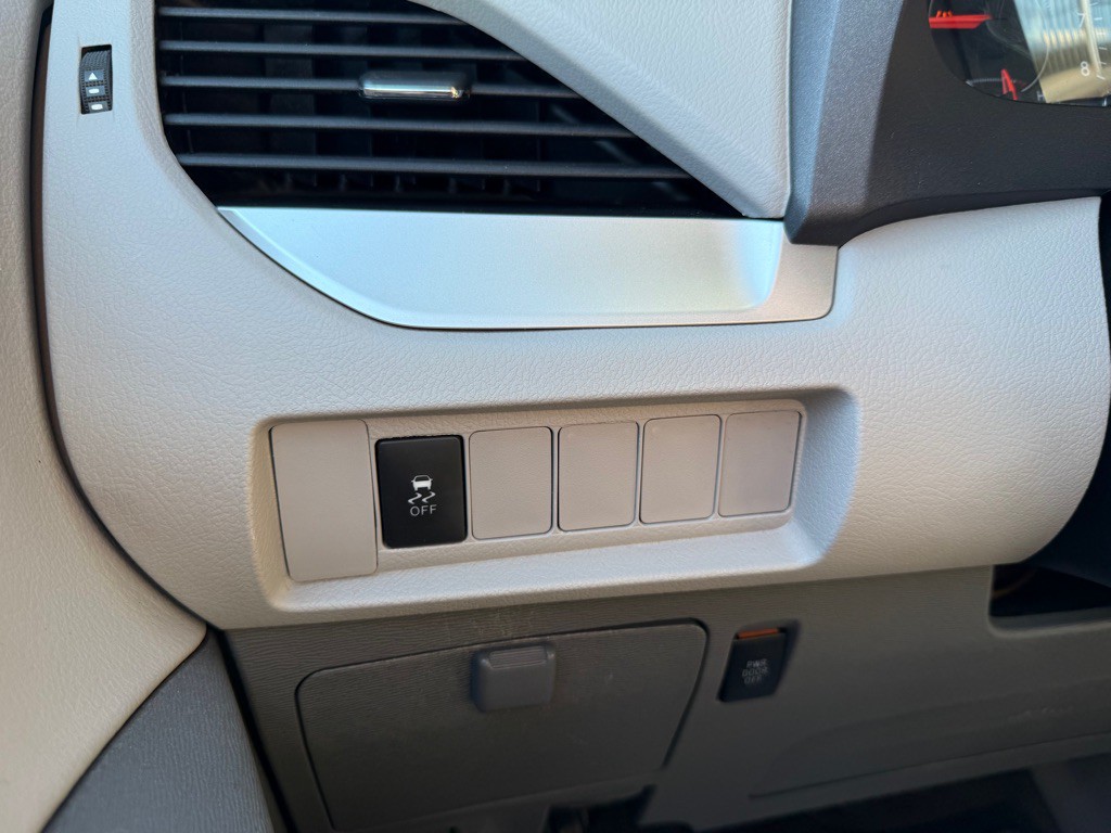 2017 Toyota Sienna Image 18