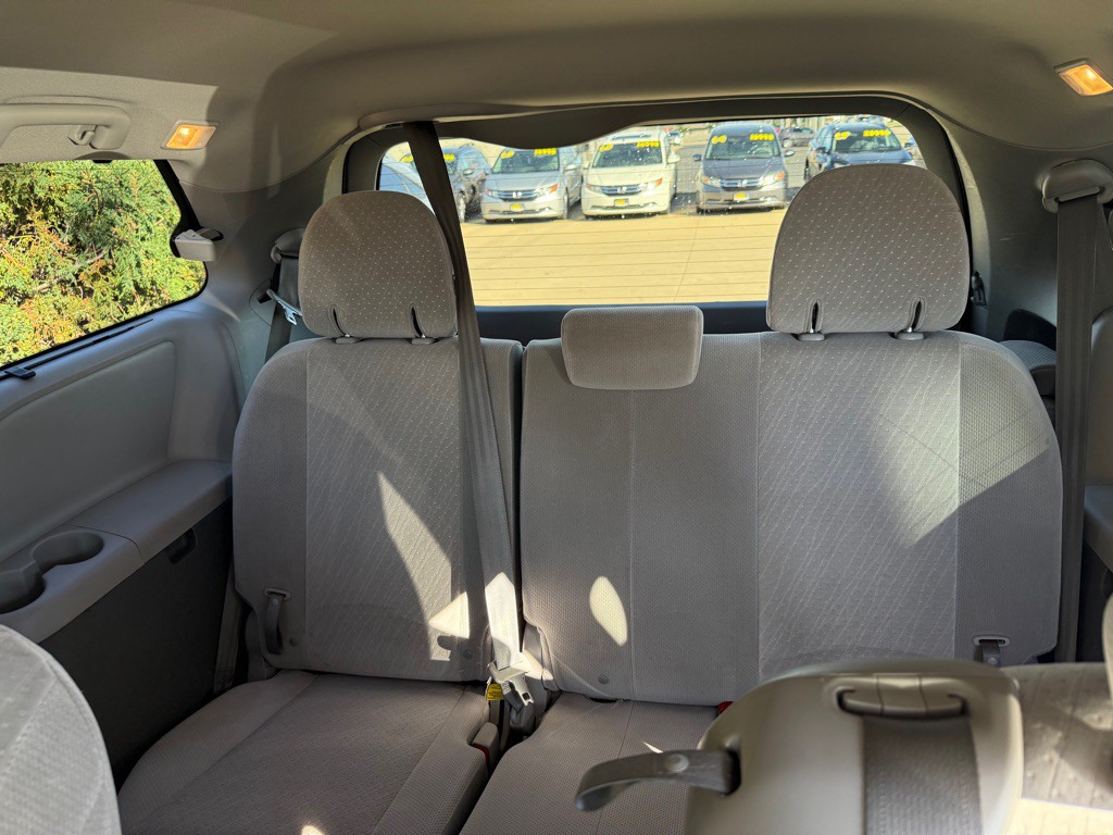 2017 Toyota Sienna Image 20