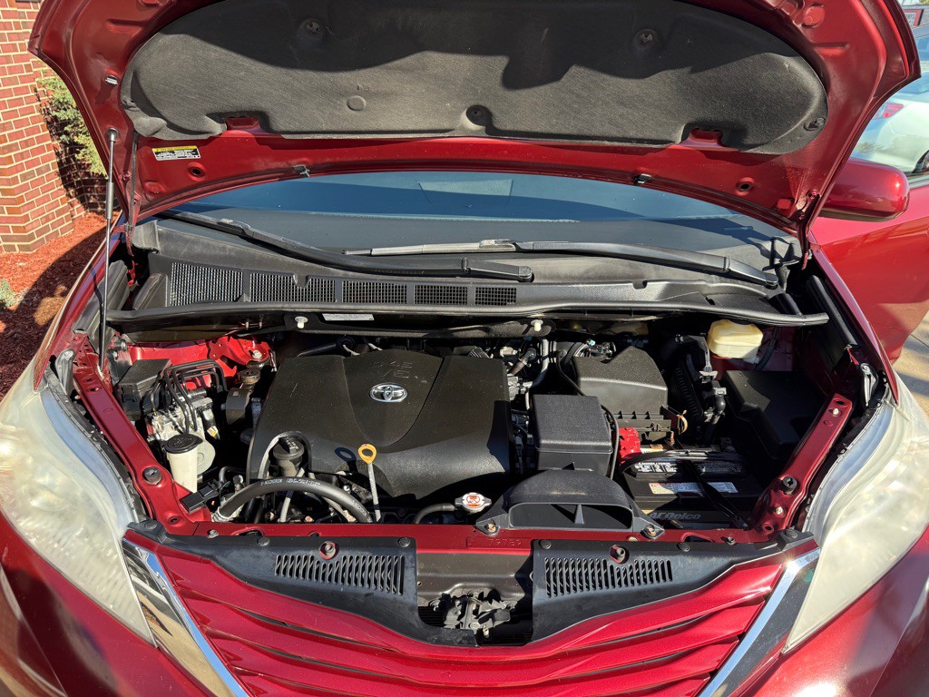 2017 Toyota Sienna Image 26