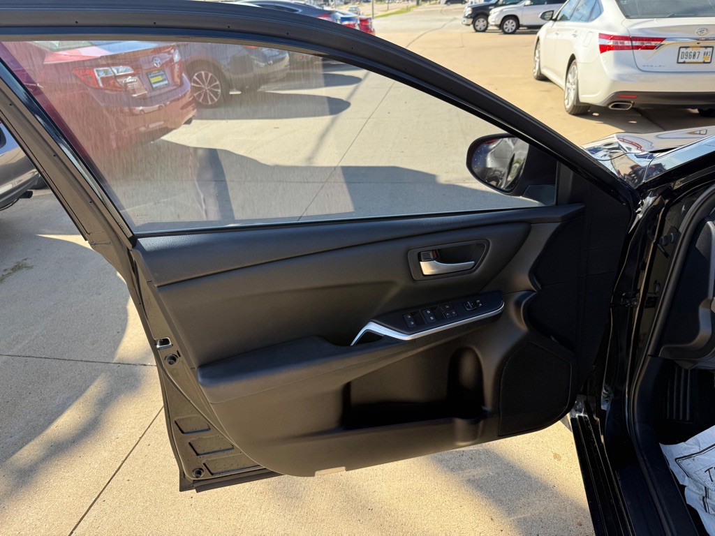 2015 Toyota Camry Image 8