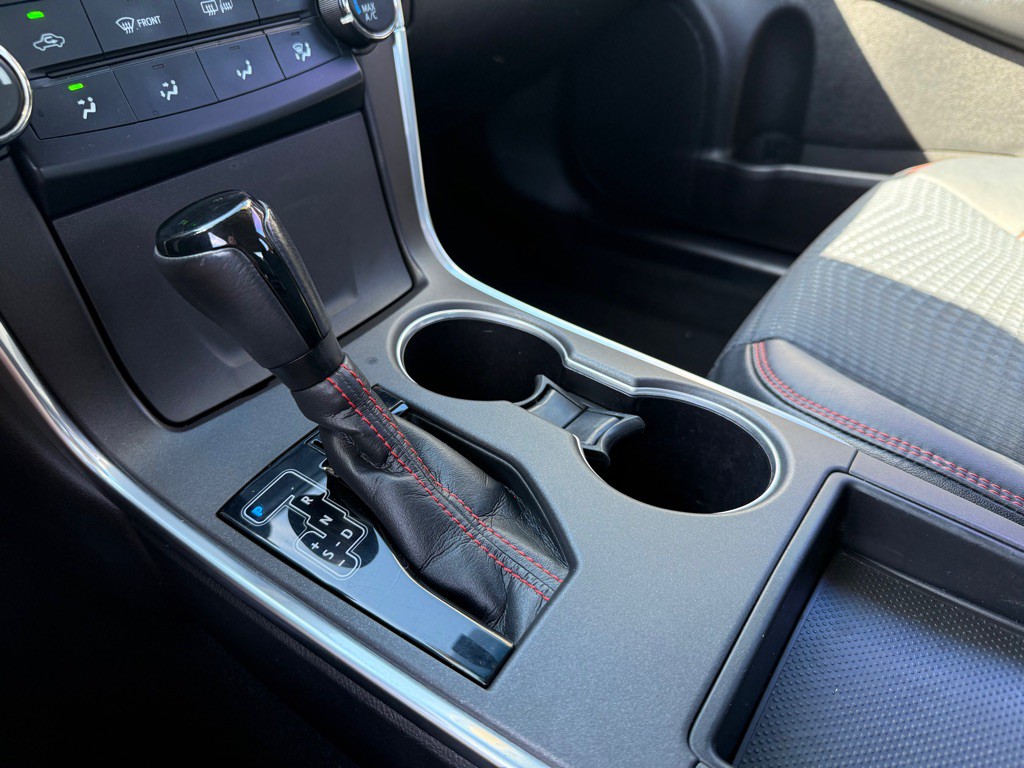 2015 Toyota Camry Image 14