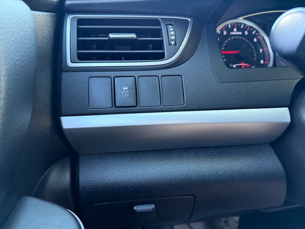 2015 Toyota Camry Image 17