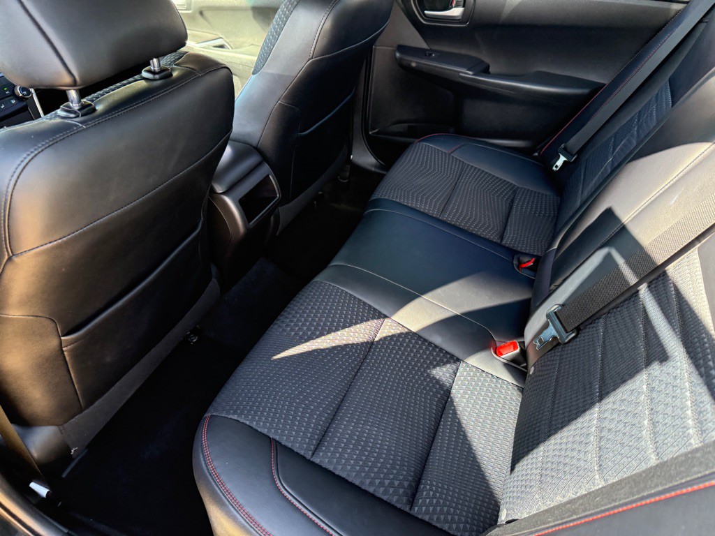2015 Toyota Camry Image 18