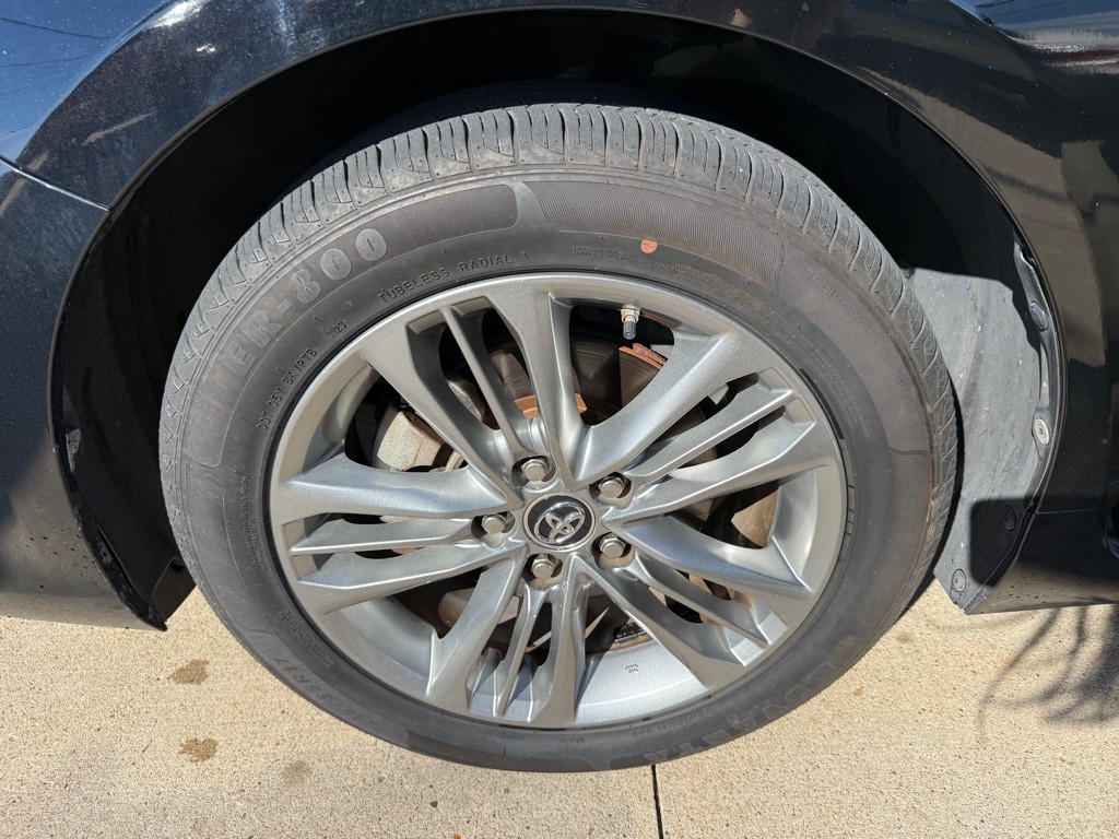 2015 Toyota Camry Image 21