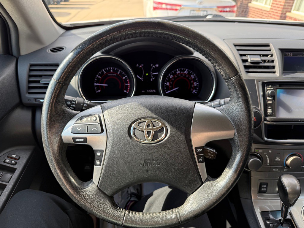 2013 Toyota Highlander Image 10