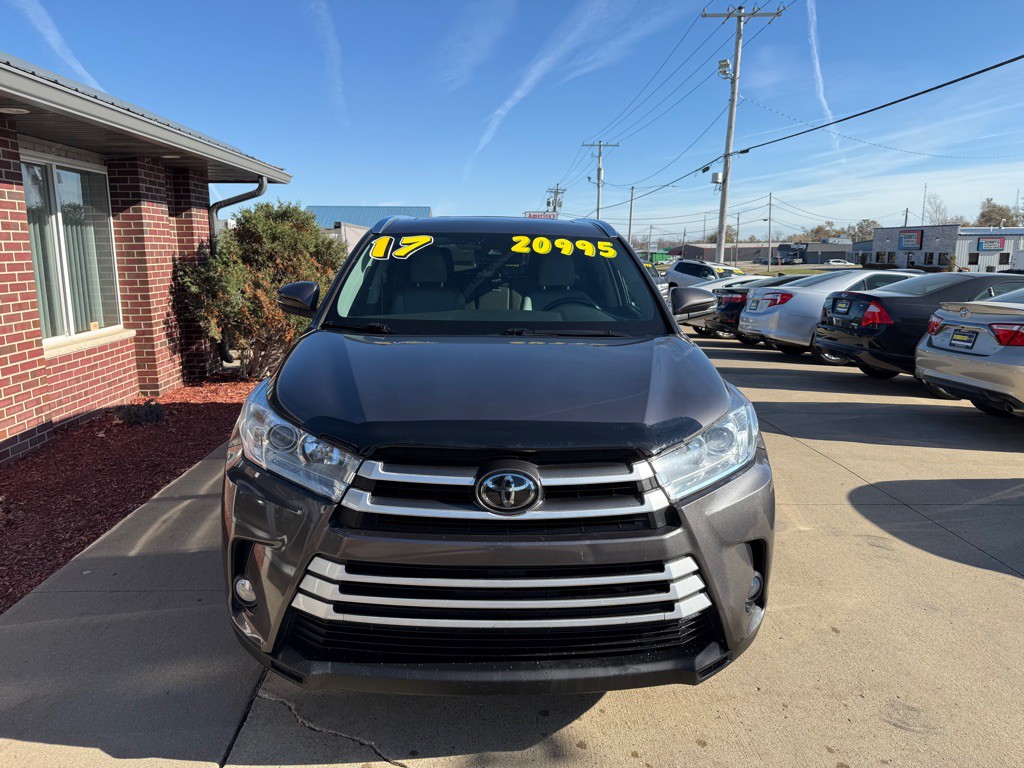 2017 Toyota Highlander Image 2