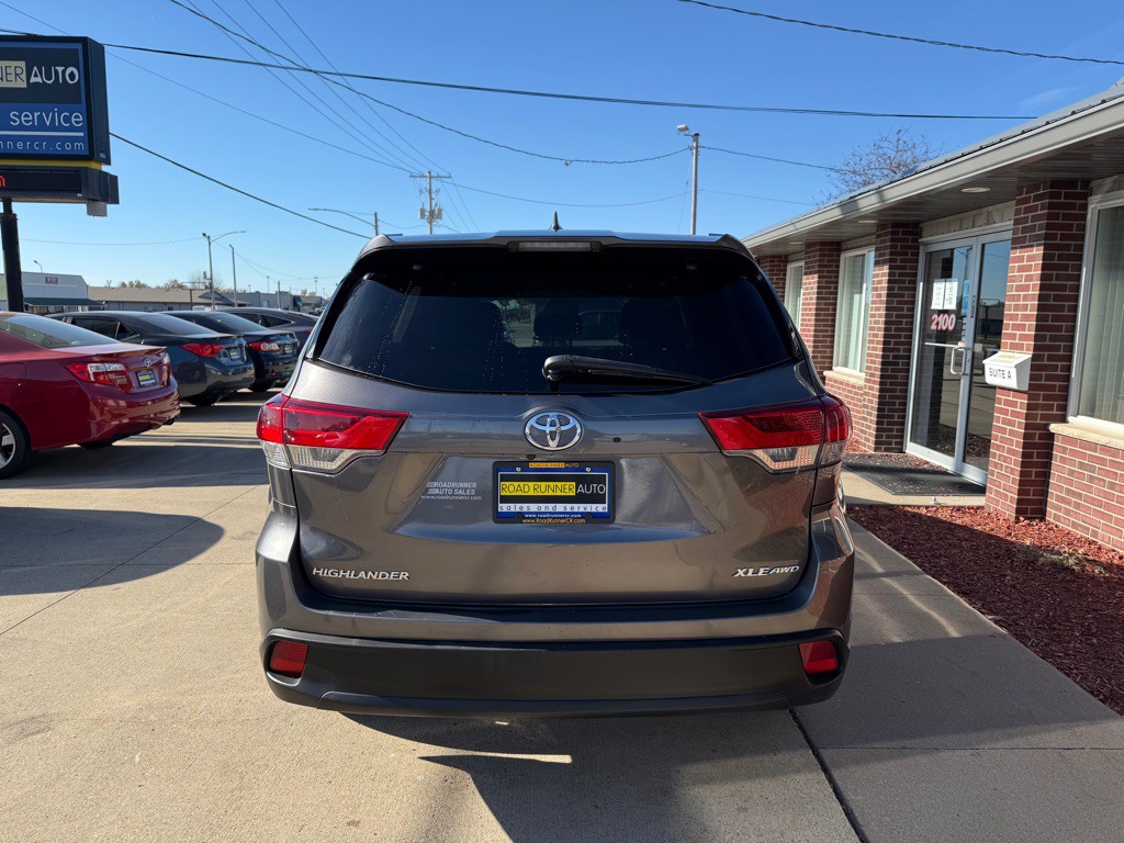 2017 Toyota Highlander Image 6