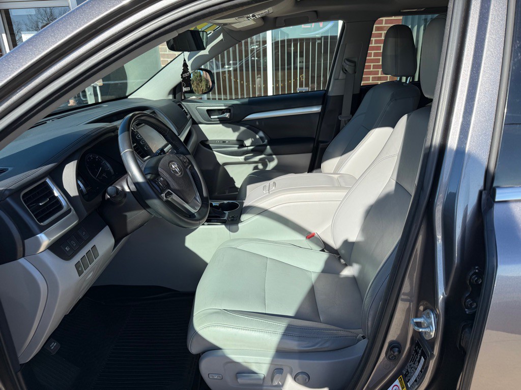 2017 Toyota Highlander Image 9