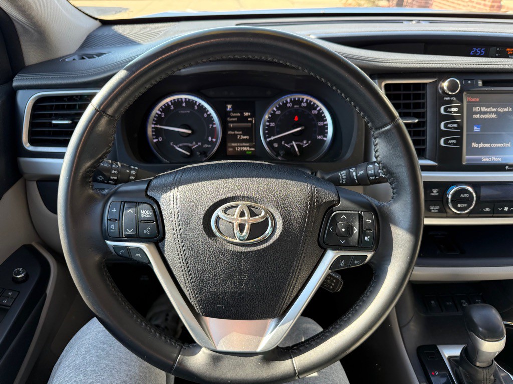 2017 Toyota Highlander Image 10