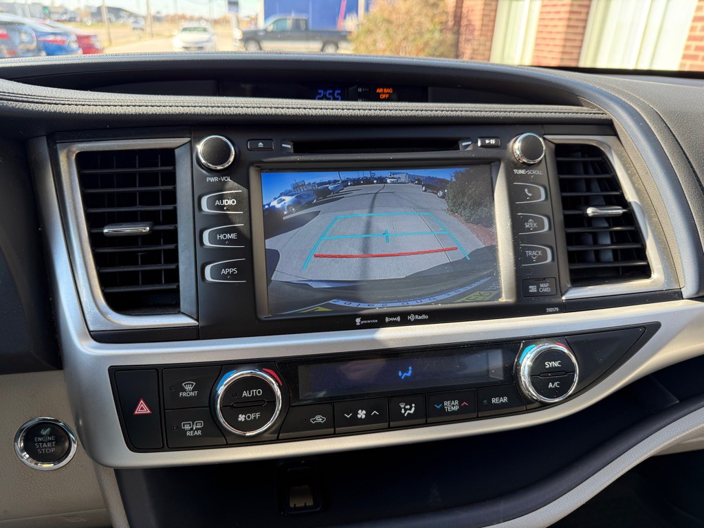 2017 Toyota Highlander Image 13