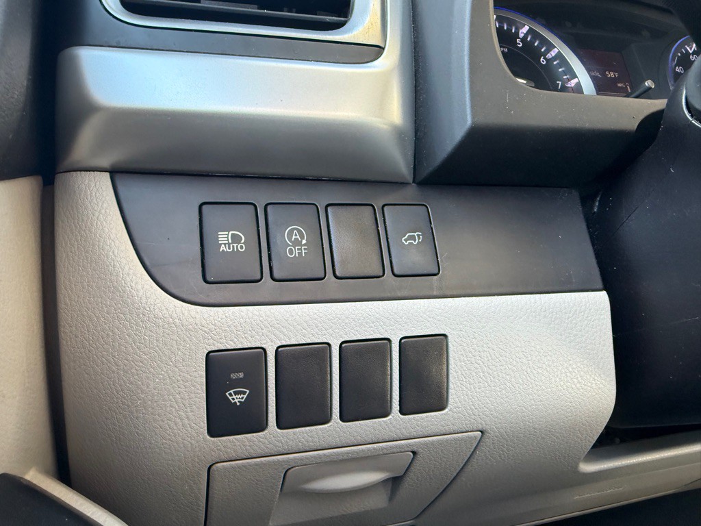 2017 Toyota Highlander Image 17