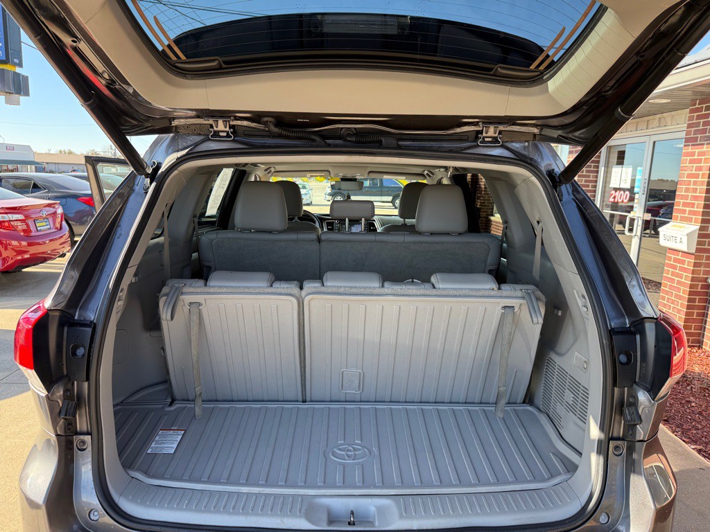 2017 Toyota Highlander Image 23