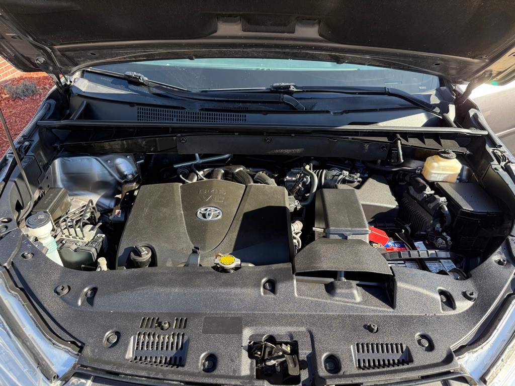 2017 Toyota Highlander Image 27