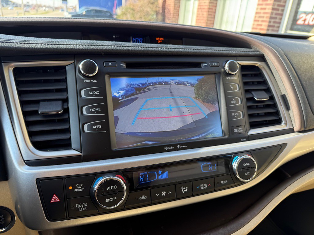 2015 Toyota Highlander Image 12