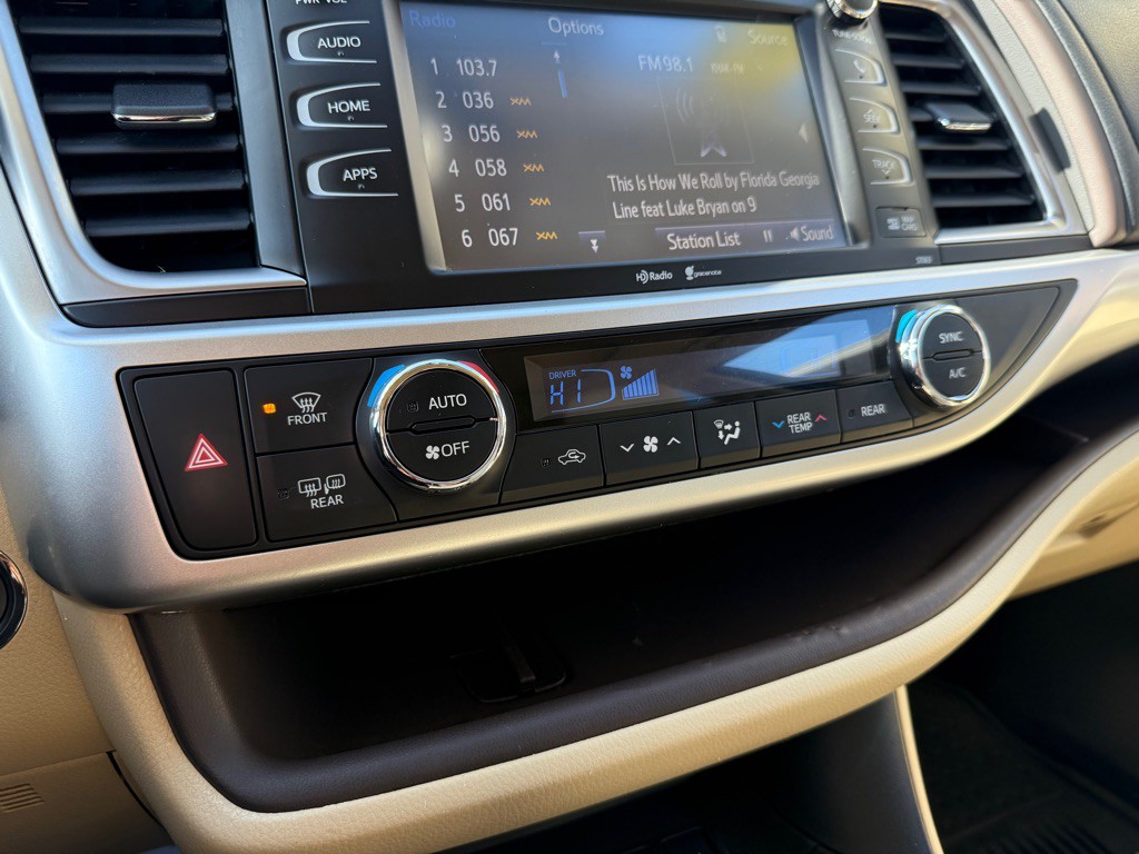 2015 Toyota Highlander Image 13