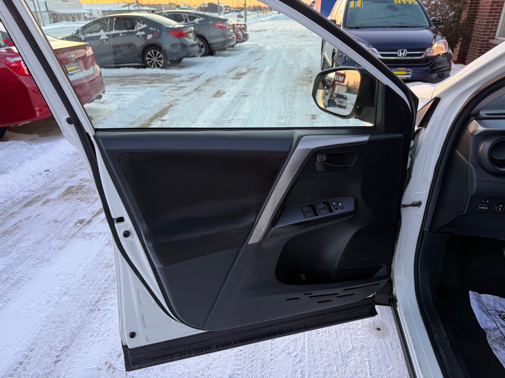 2017 Toyota Rav4 Image 8