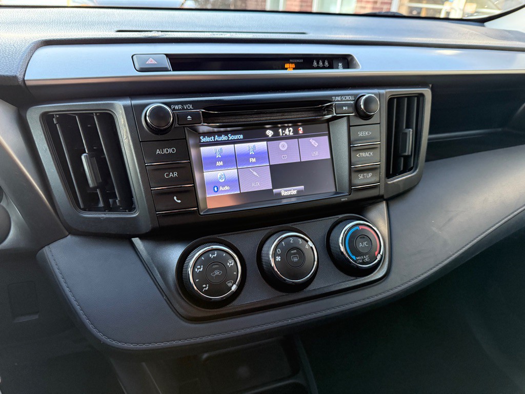 2017 Toyota Rav4 Image 11