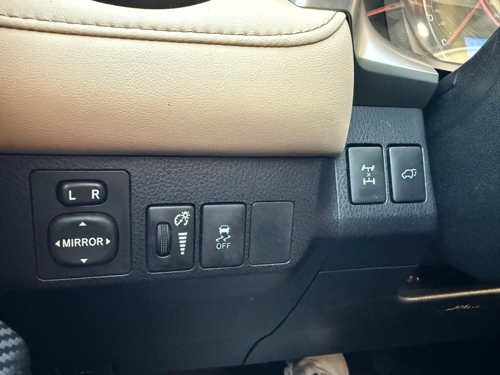 2015 Toyota Rav4 Image 16