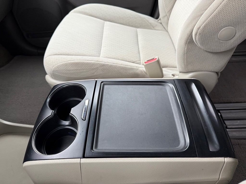 2015 Toyota Sienna Image 16
