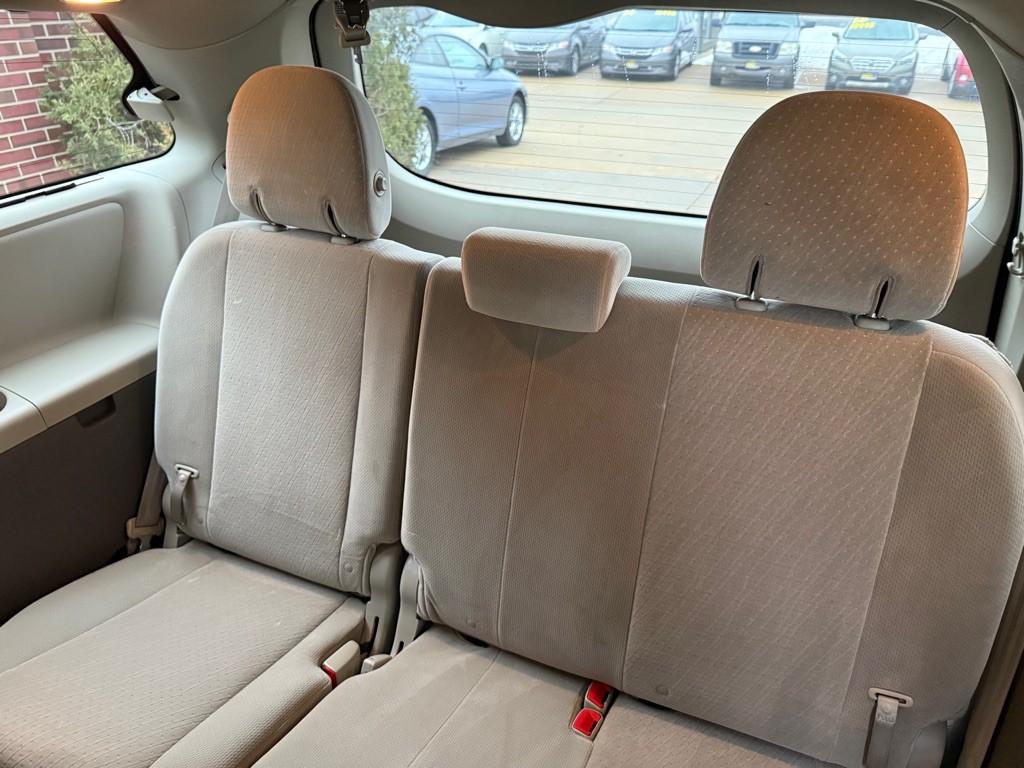 2015 Toyota Sienna Image 20