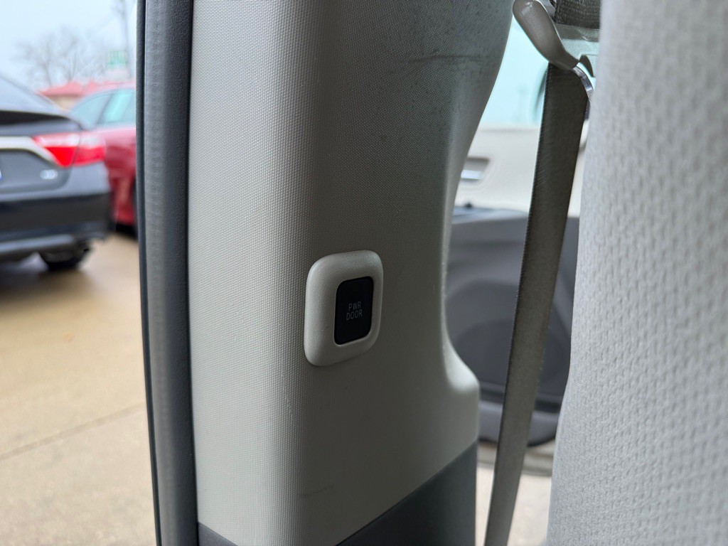 2015 Toyota Sienna Image 23