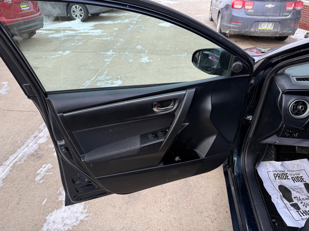 2017 Toyota Corolla Image 8