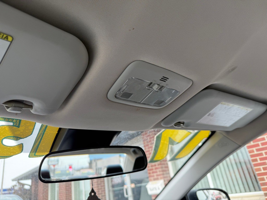 2017 Toyota Corolla Image 16