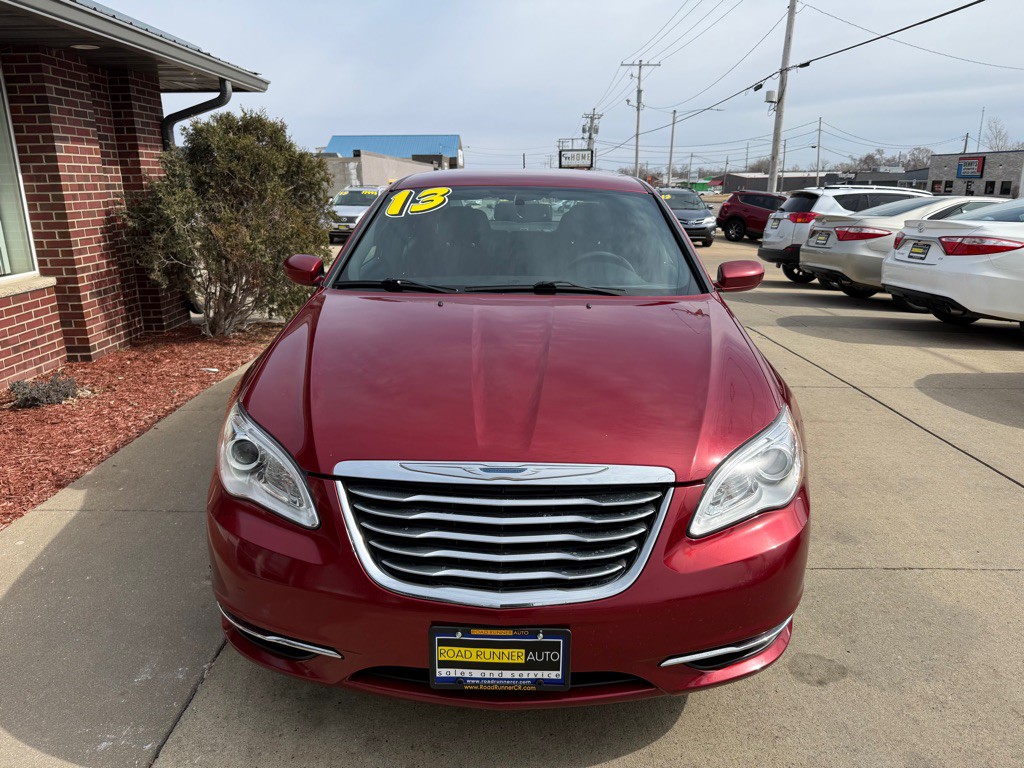 2013 Chrysler 200 Image 2