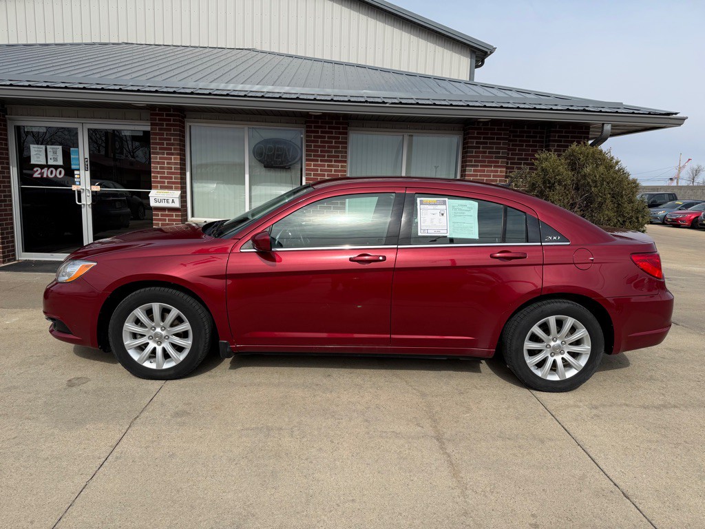 2013 Chrysler 200 Image 4