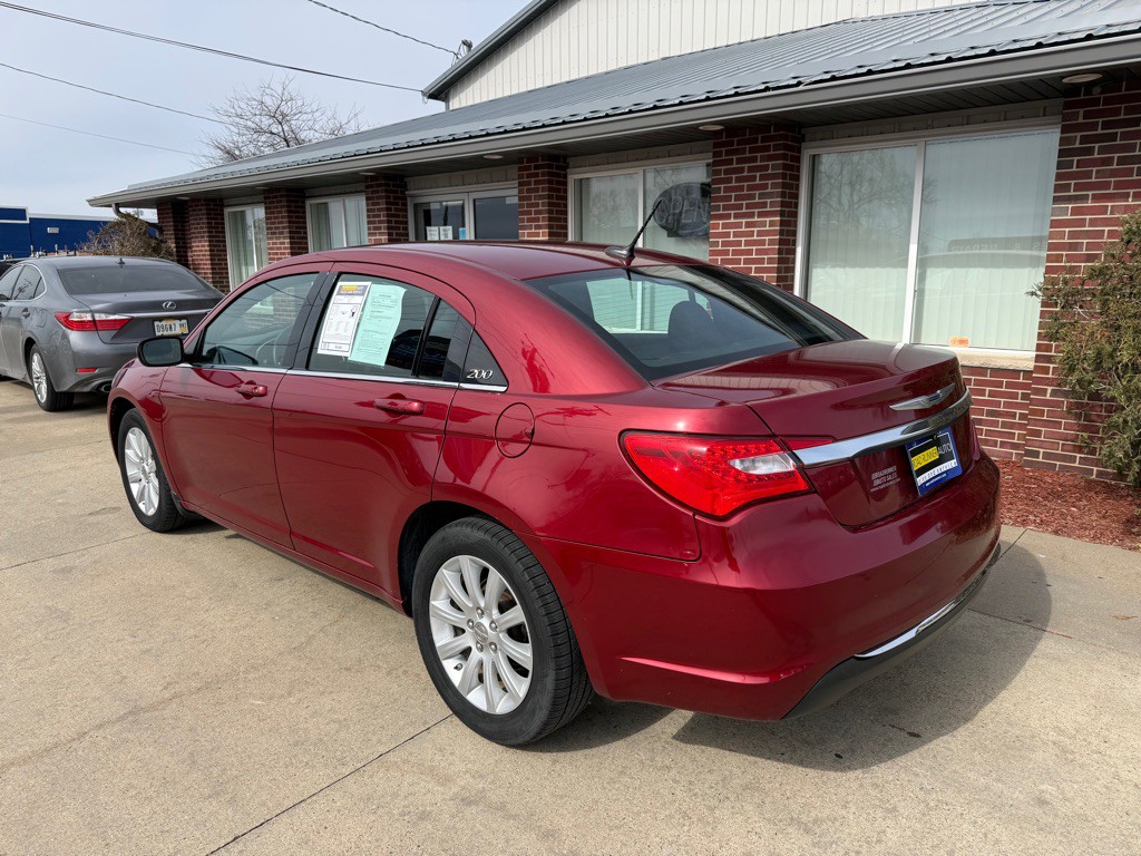 2013 Chrysler 200 Image 5