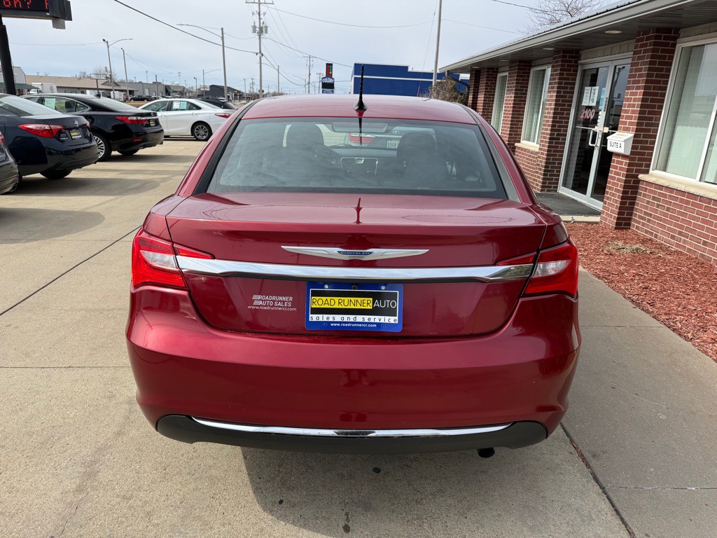 2013 Chrysler 200 Image 6