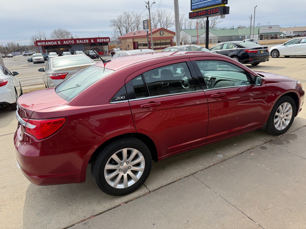 2013 Chrysler 200 Image 7