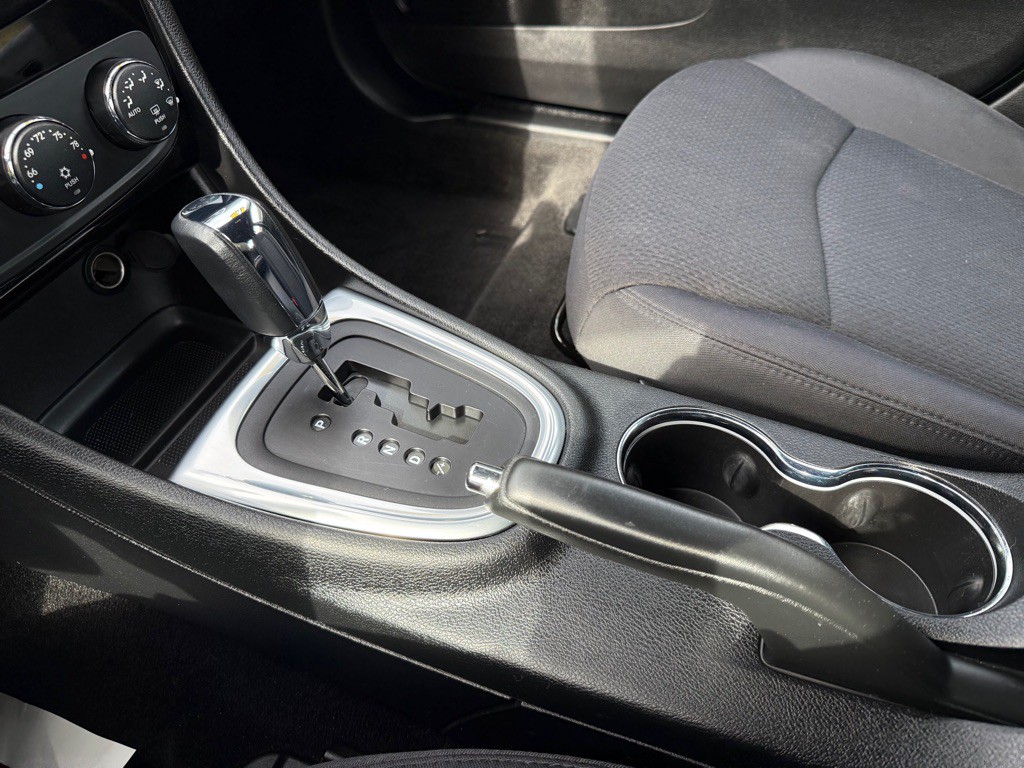 2013 Chrysler 200 Image 14