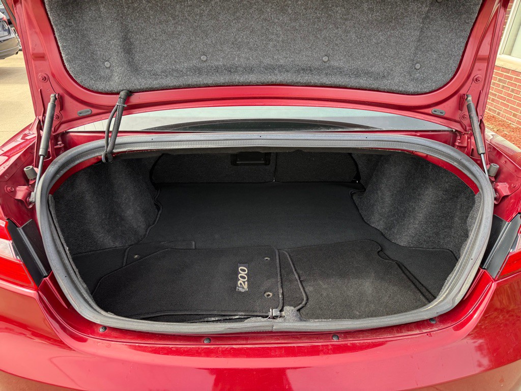 2013 Chrysler 200 Image 17