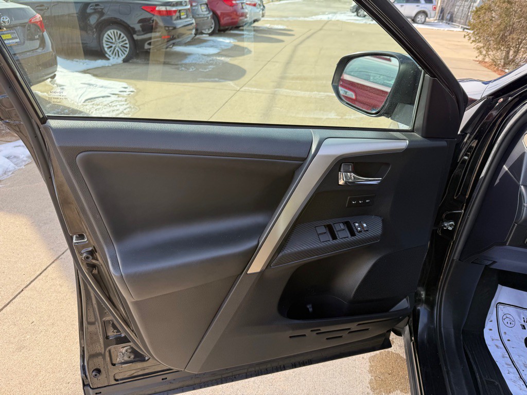 2015 Toyota Rav4 Image 8
