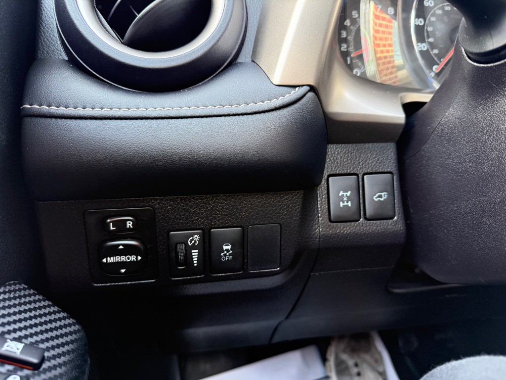 2015 Toyota Rav4 Image 19